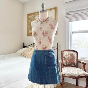 Jean mini skirt

y2k rag size medium
